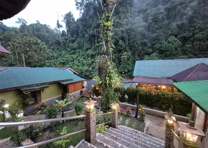 Sam'S Bungalows And Treks